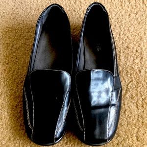 Women’s black flats Aerosol